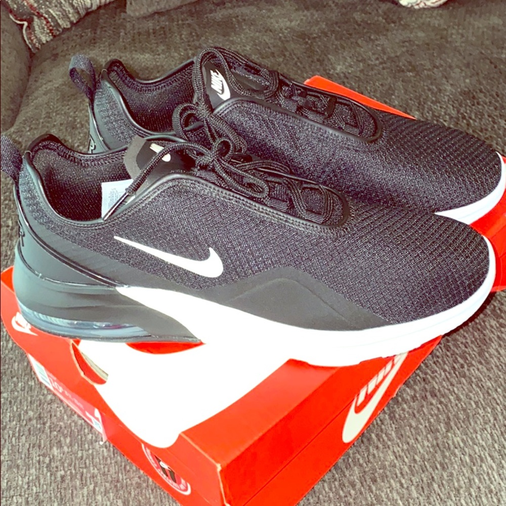 Nike Air Max Motion 2